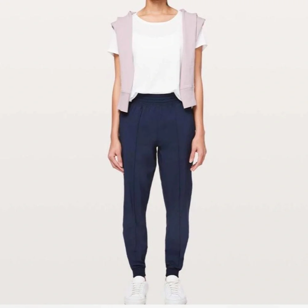 Lululemon Wanderer Jogger - Picture 2 of 8